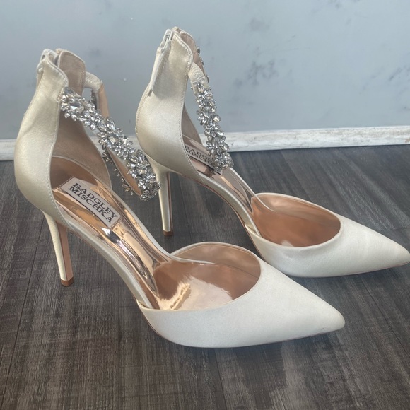 Badgley Mischka 9.5 Ivory Heels - Picture 2 of 5